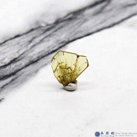 圖示-金綠寶石雙晶晶體(Chrysoberyl Twin)