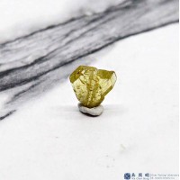 圖示-金綠寶石雙晶晶體(Chrysoberyl Twin)