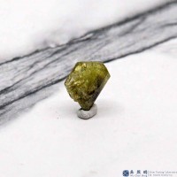 圖示-金綠寶石雙晶晶體(Chrysoberyl Twin)