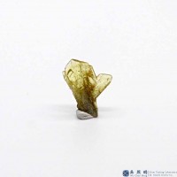 圖示-金綠寶石雙晶晶體(Chrysoberyl Twin)