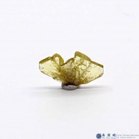 圖示-金綠寶石雙晶晶體(Chrysoberyl Twin)