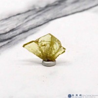 圖示-金綠寶石雙晶晶體(Chrysoberyl Twin)