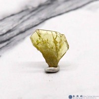 圖示-金綠寶石雙晶晶體(Chrysoberyl Twin)