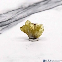 圖示-金綠寶石雙晶晶體(Chrysoberyl Twin)