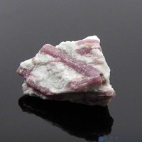 圖示-電氣石/碧璽原石(Tourmaline)