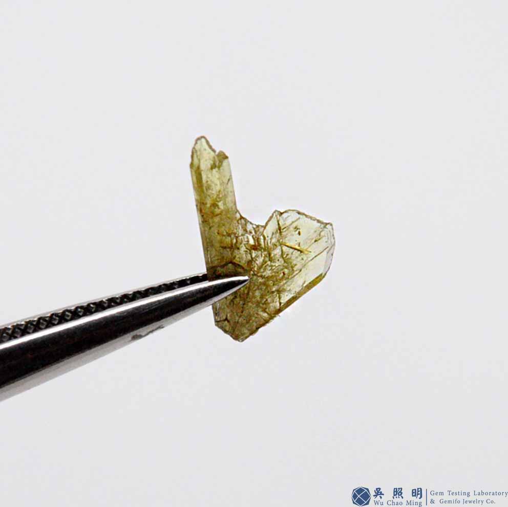 圖示-金綠寶石雙晶晶體(Chrysoberyl Twin)