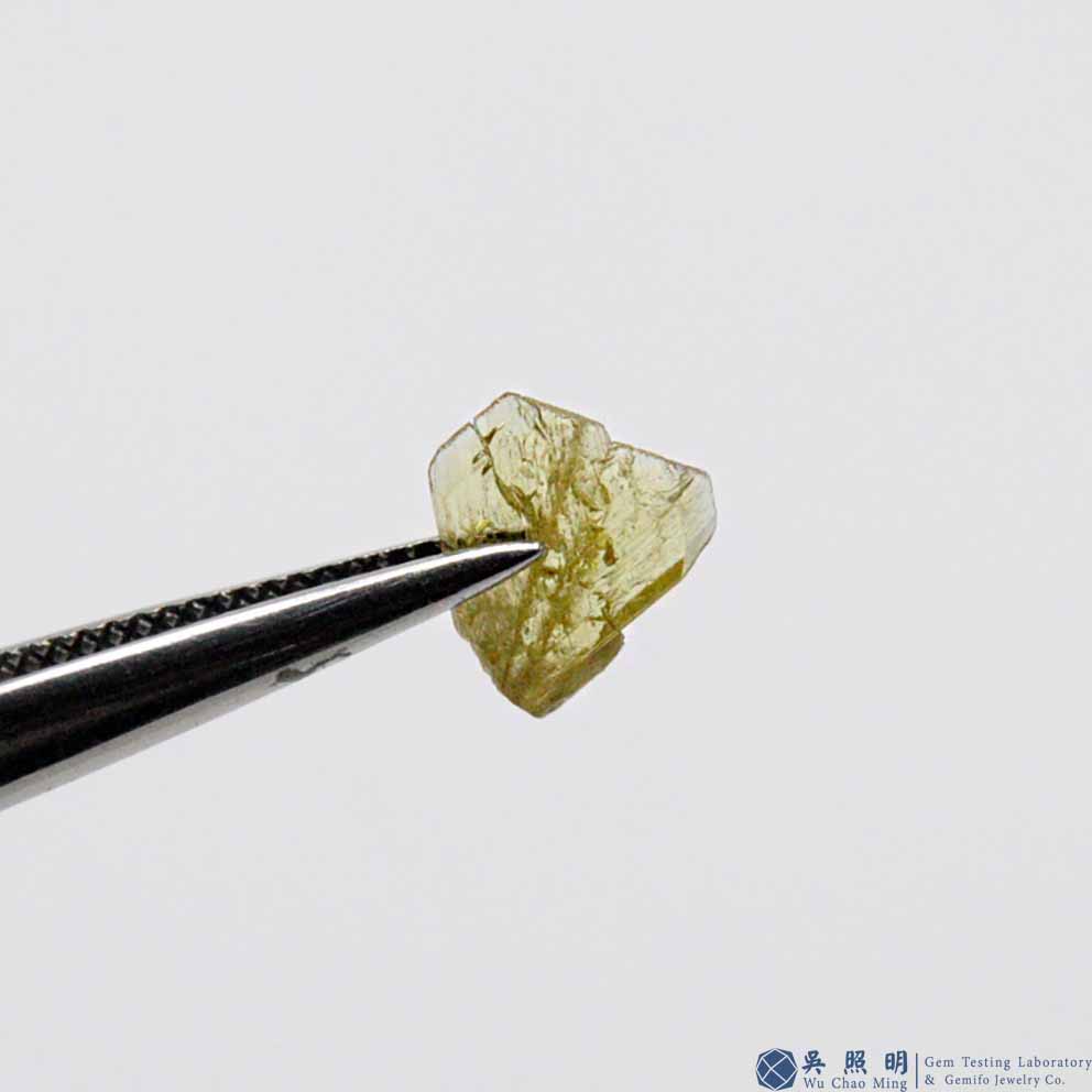 圖示-金綠寶石雙晶晶體(Chrysoberyl Twin)