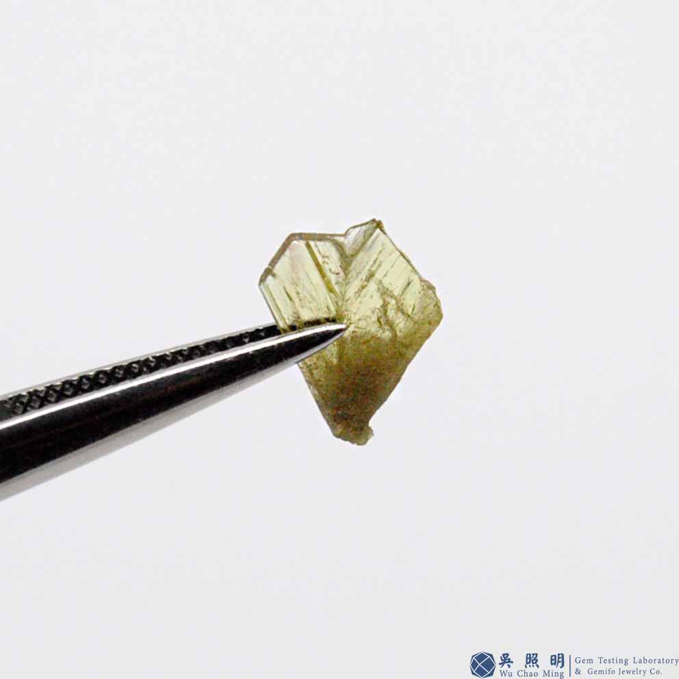 圖示-金綠寶石雙晶晶體(Chrysoberyl Twin)