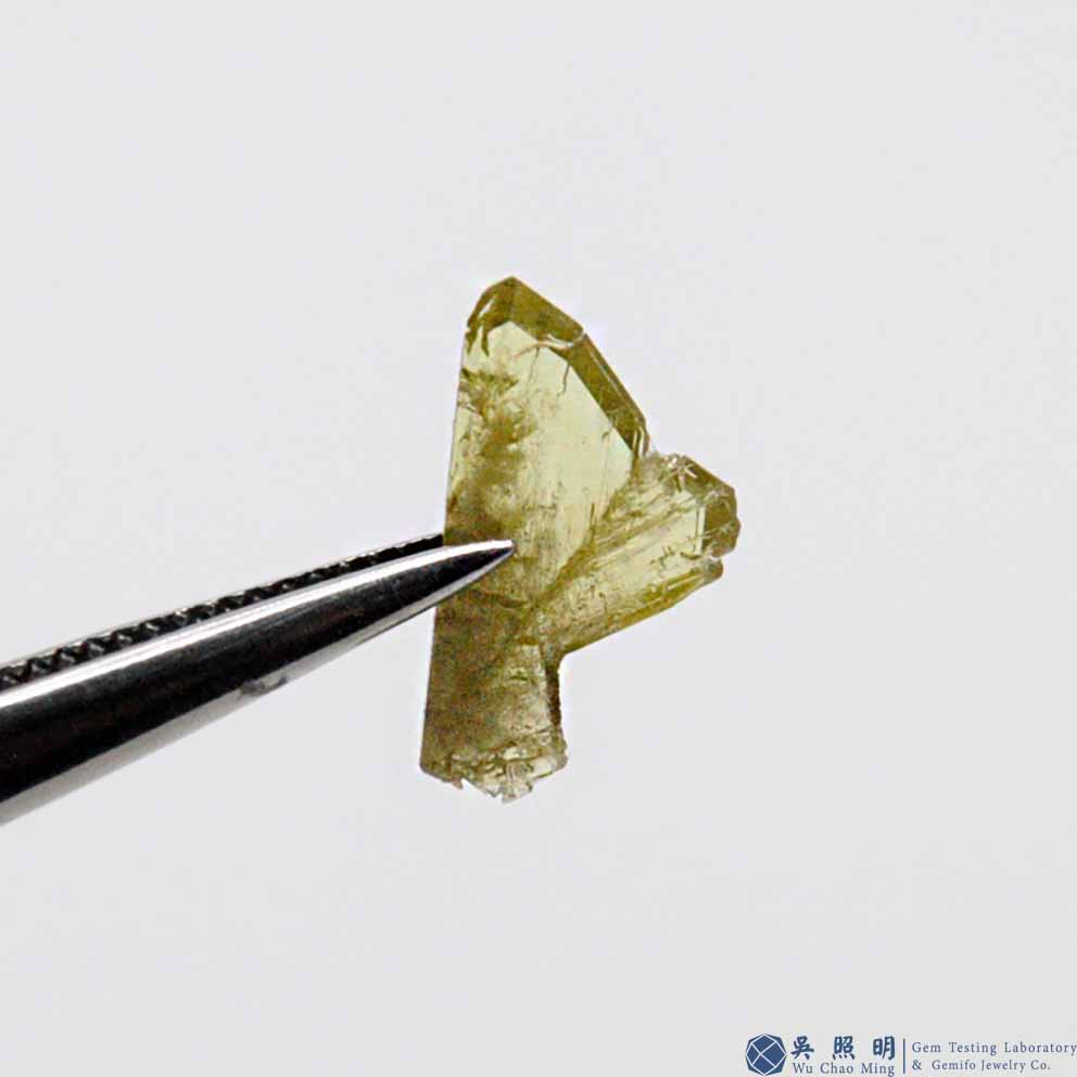 圖示-金綠寶石雙晶晶體(Chrysoberyl Twin)