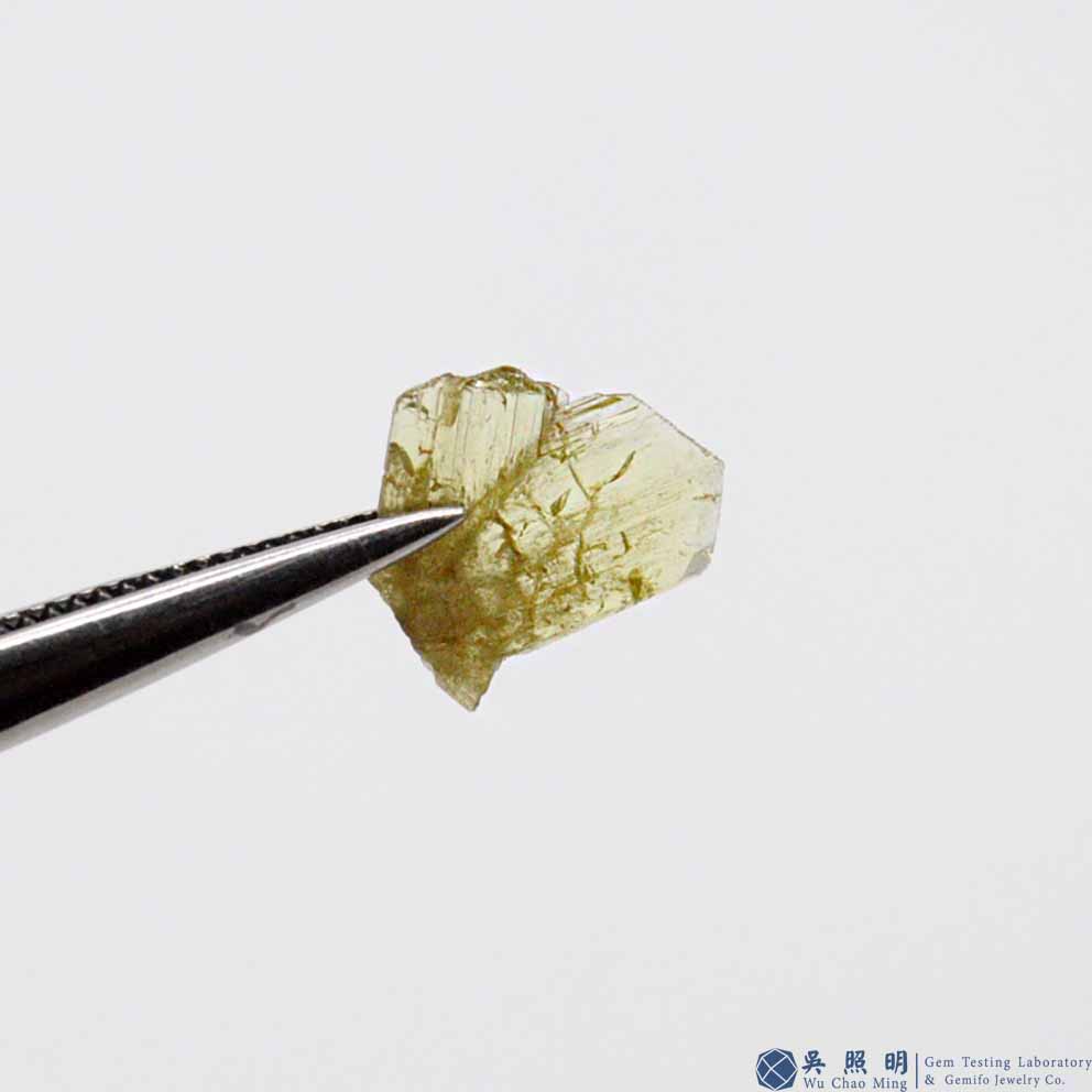 圖示-金綠寶石雙晶晶體(Chrysoberyl Twin)