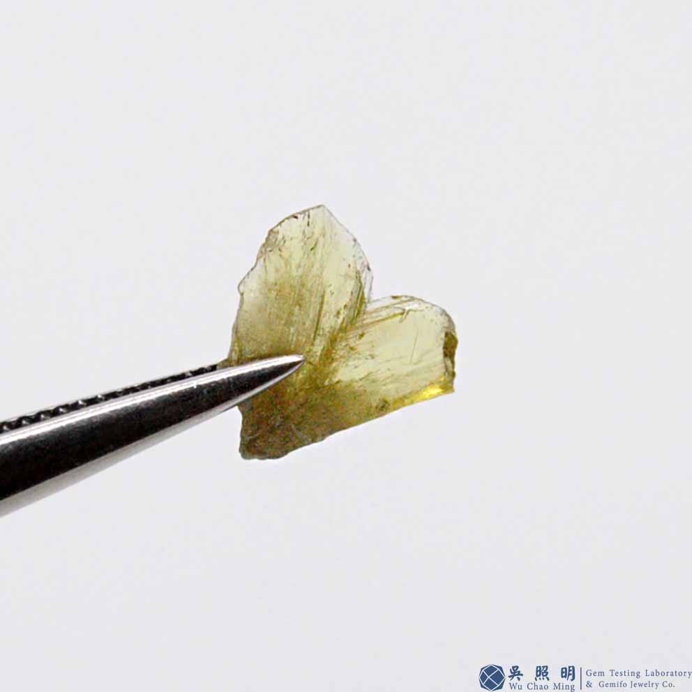 圖示-金綠寶石雙晶晶體(Chrysoberyl Twin)