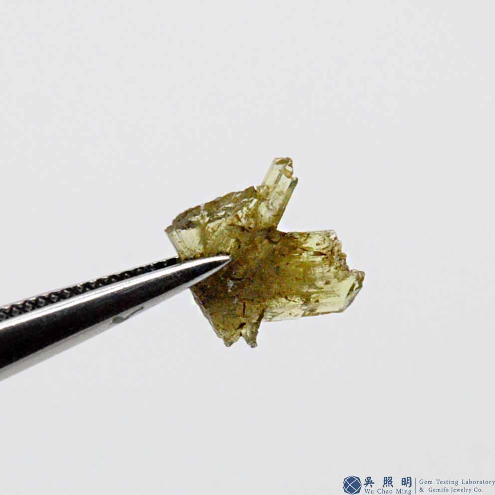 圖示-金綠寶石雙晶晶體(Chrysoberyl Twin)