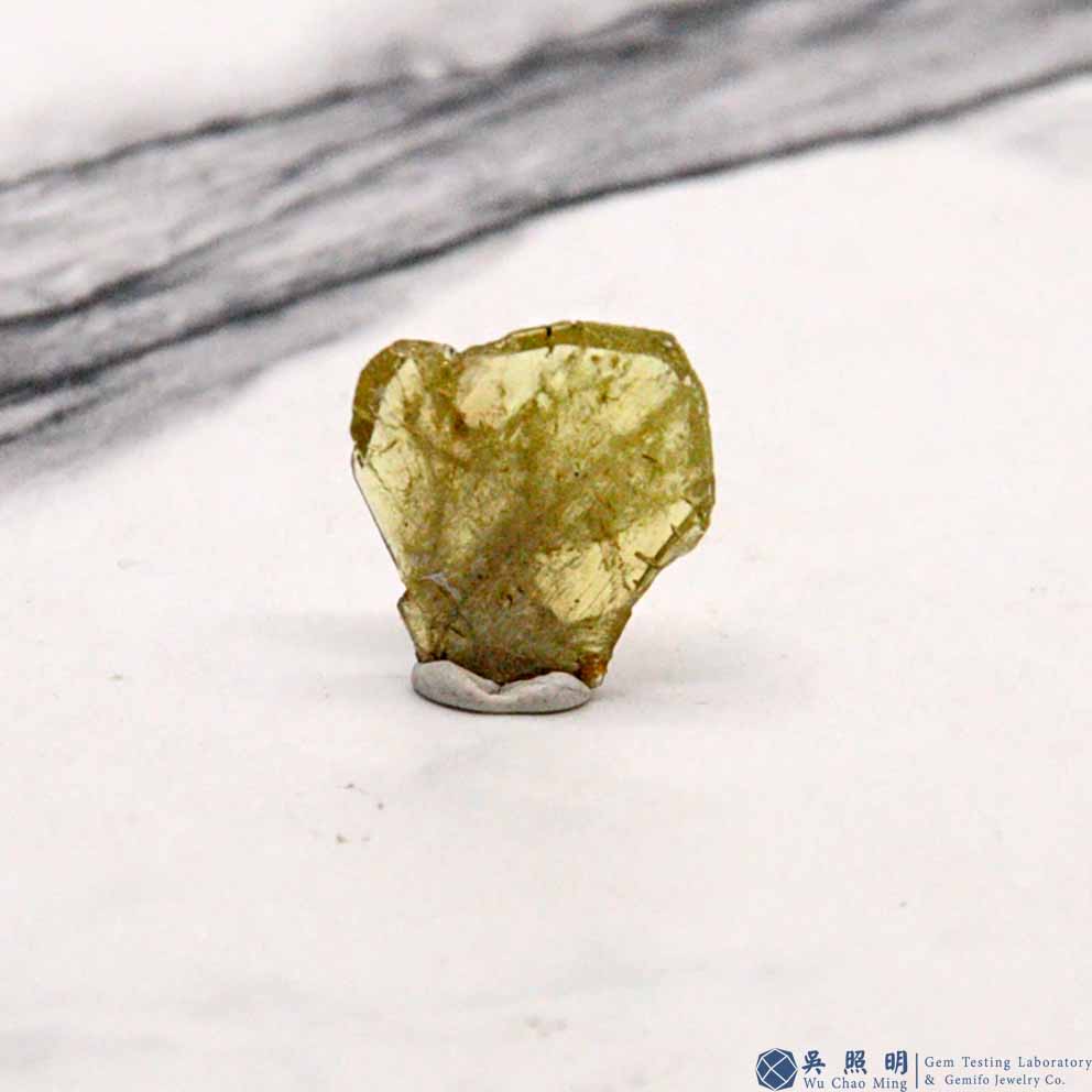 圖示-金綠寶石雙晶晶體(Chrysoberyl Twin)