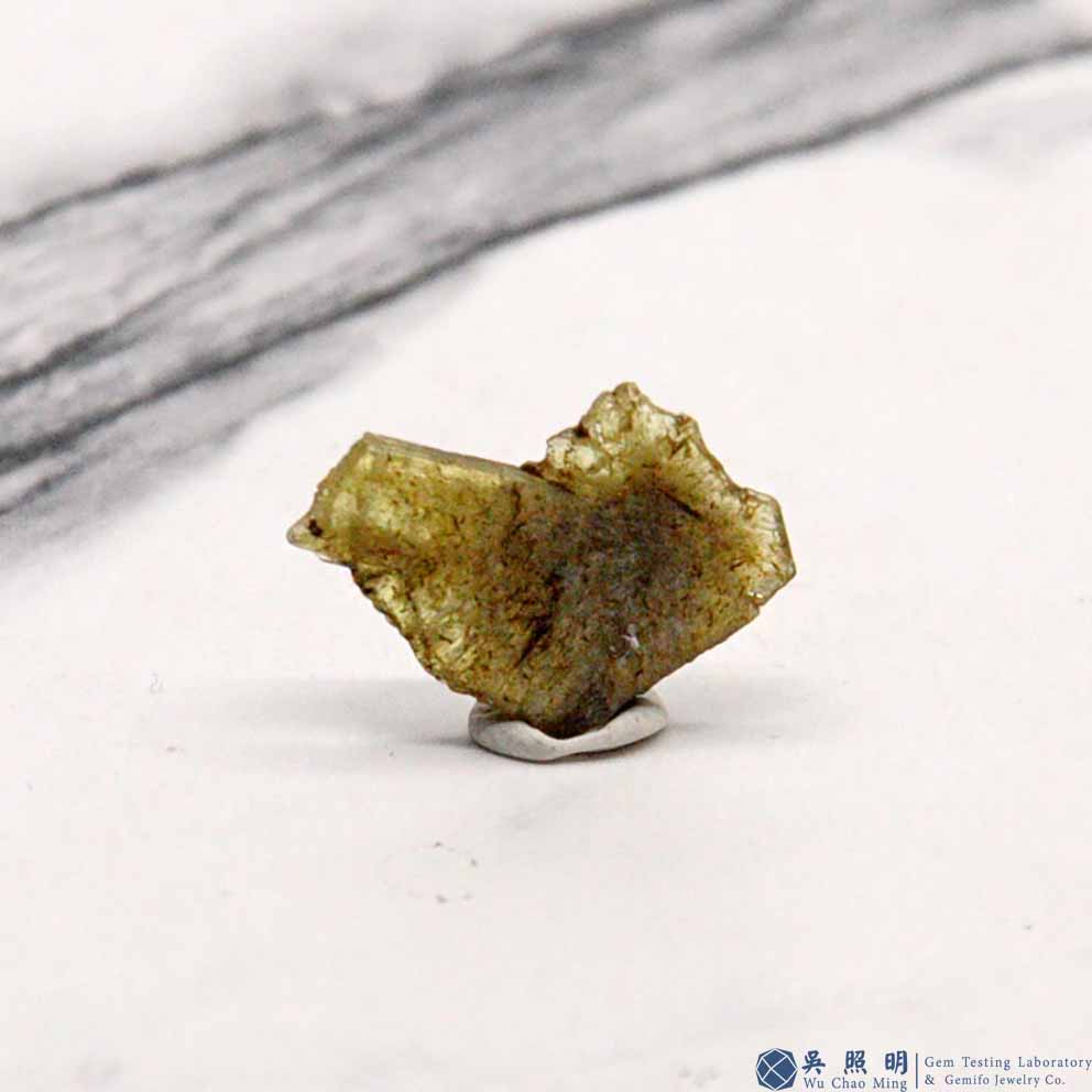 圖示-金綠寶石雙晶晶體(Chrysoberyl Twin)