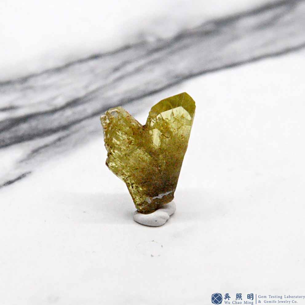 圖示-金綠寶石雙晶晶體(Chrysoberyl Twin)